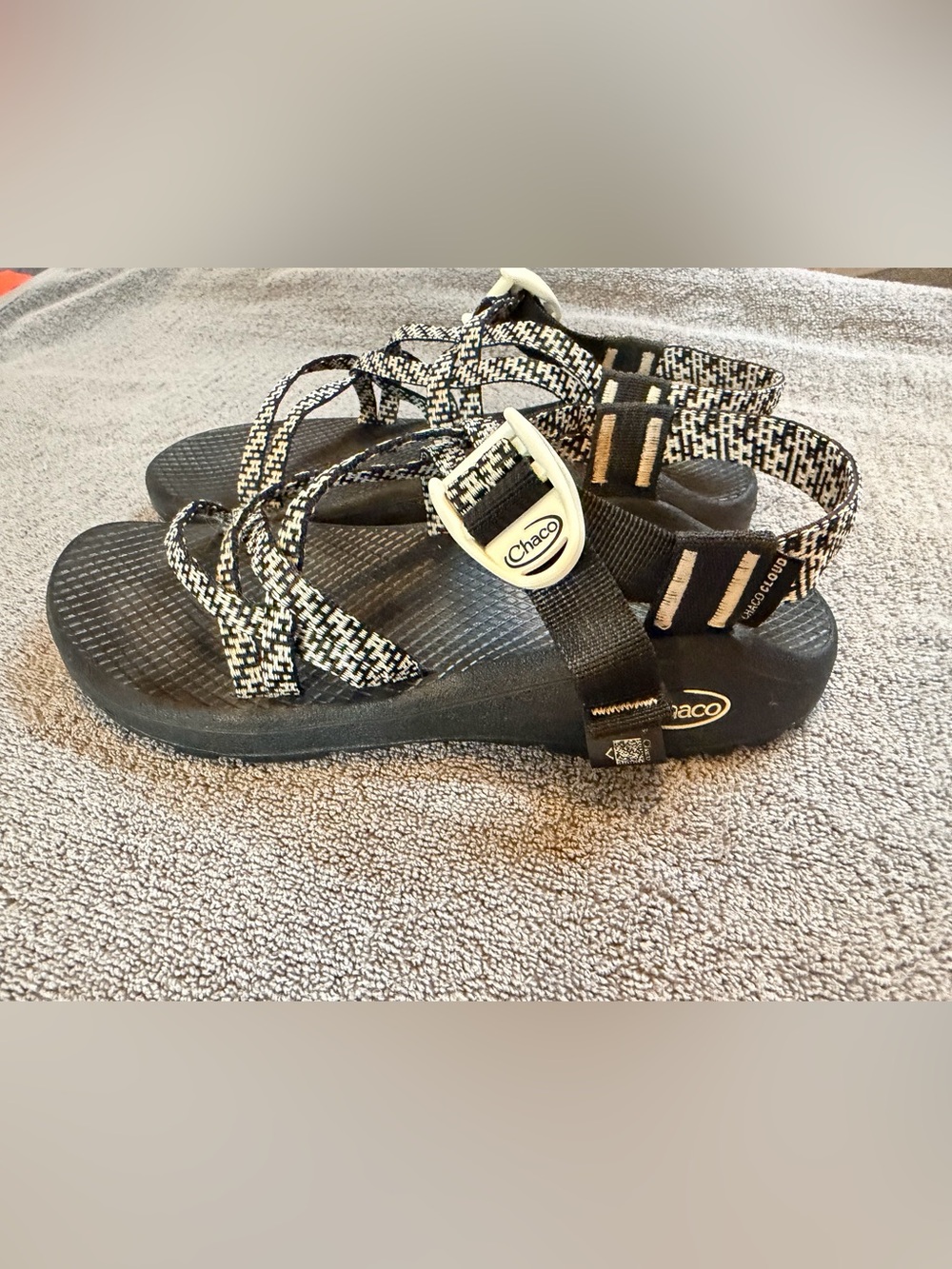 Chaco cloud Black and White Patterned Strappy Women's Sandals